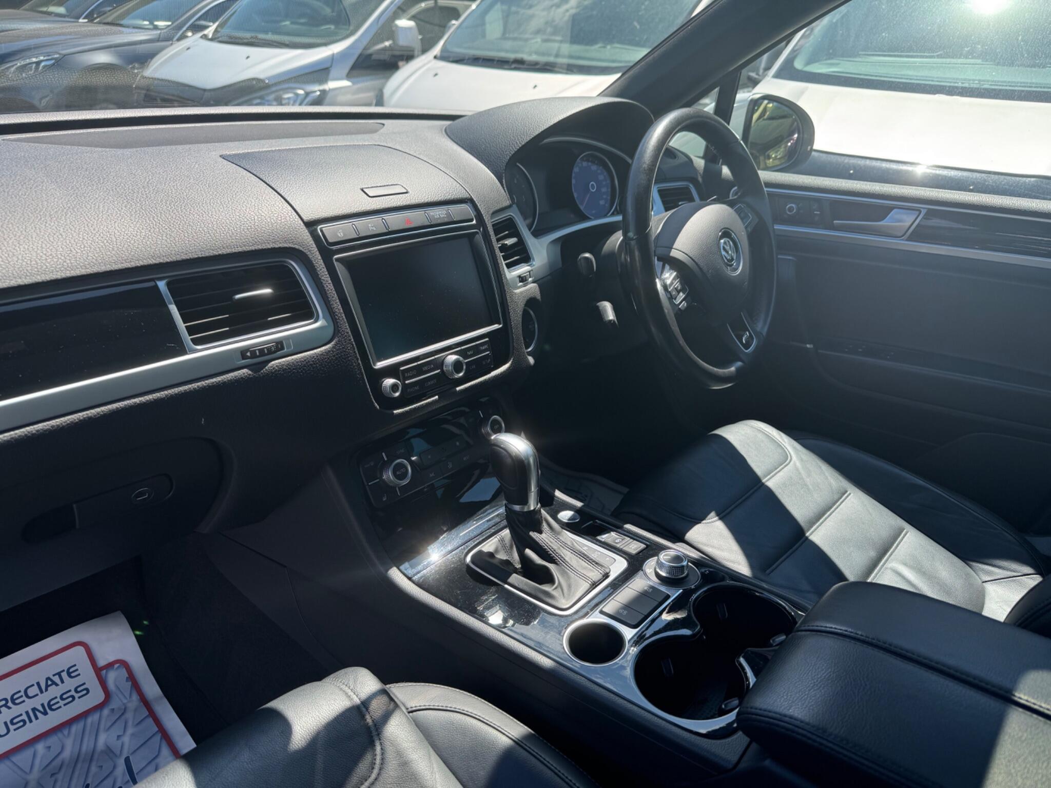 Volkswagen Touareg view 16