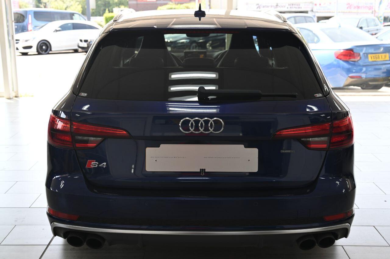 Audi S4 Avant view 9