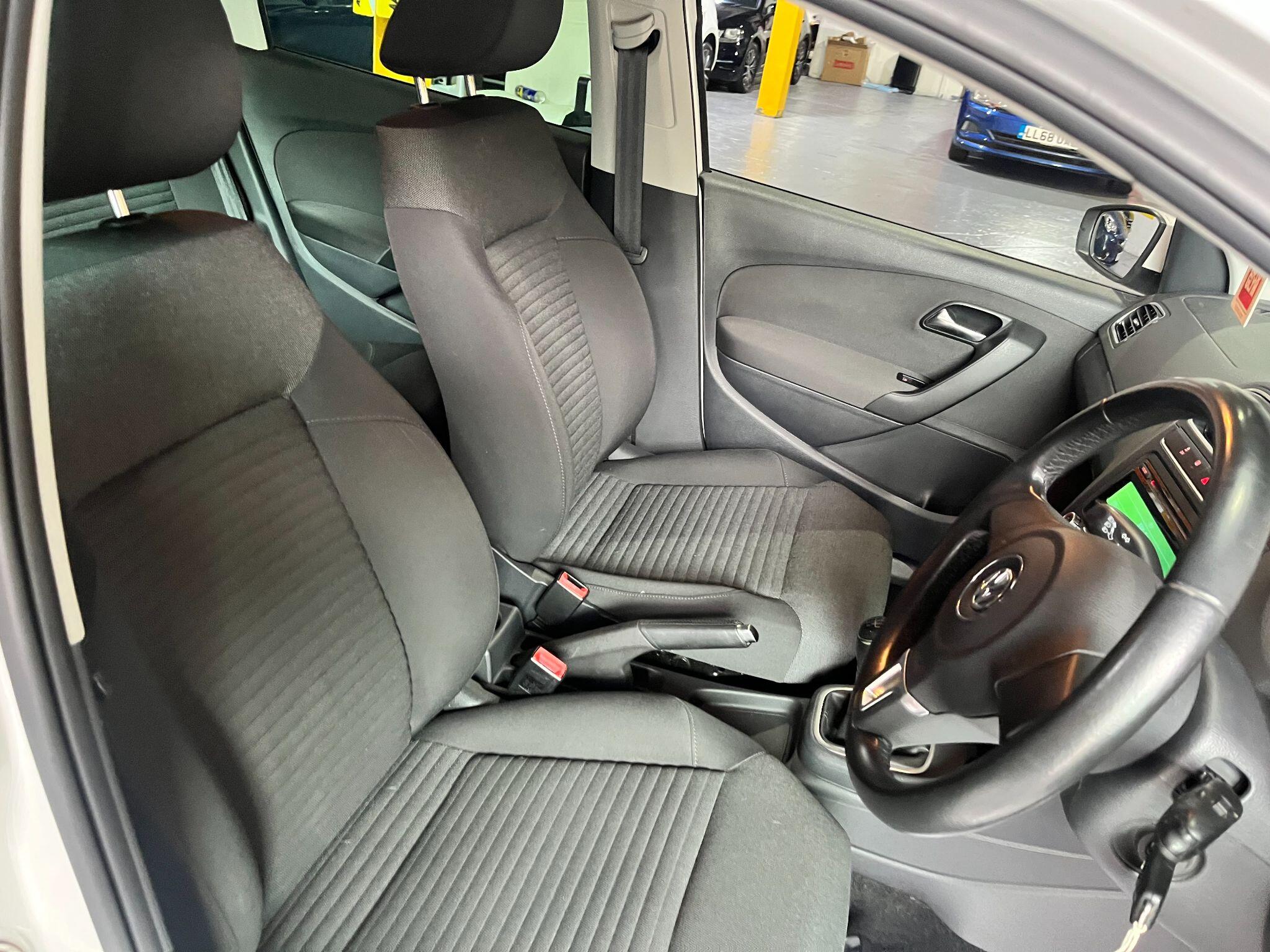 Volkswagen Polo view 14
