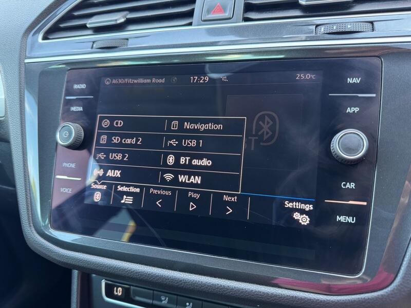 Volkswagen Tiguan view 24