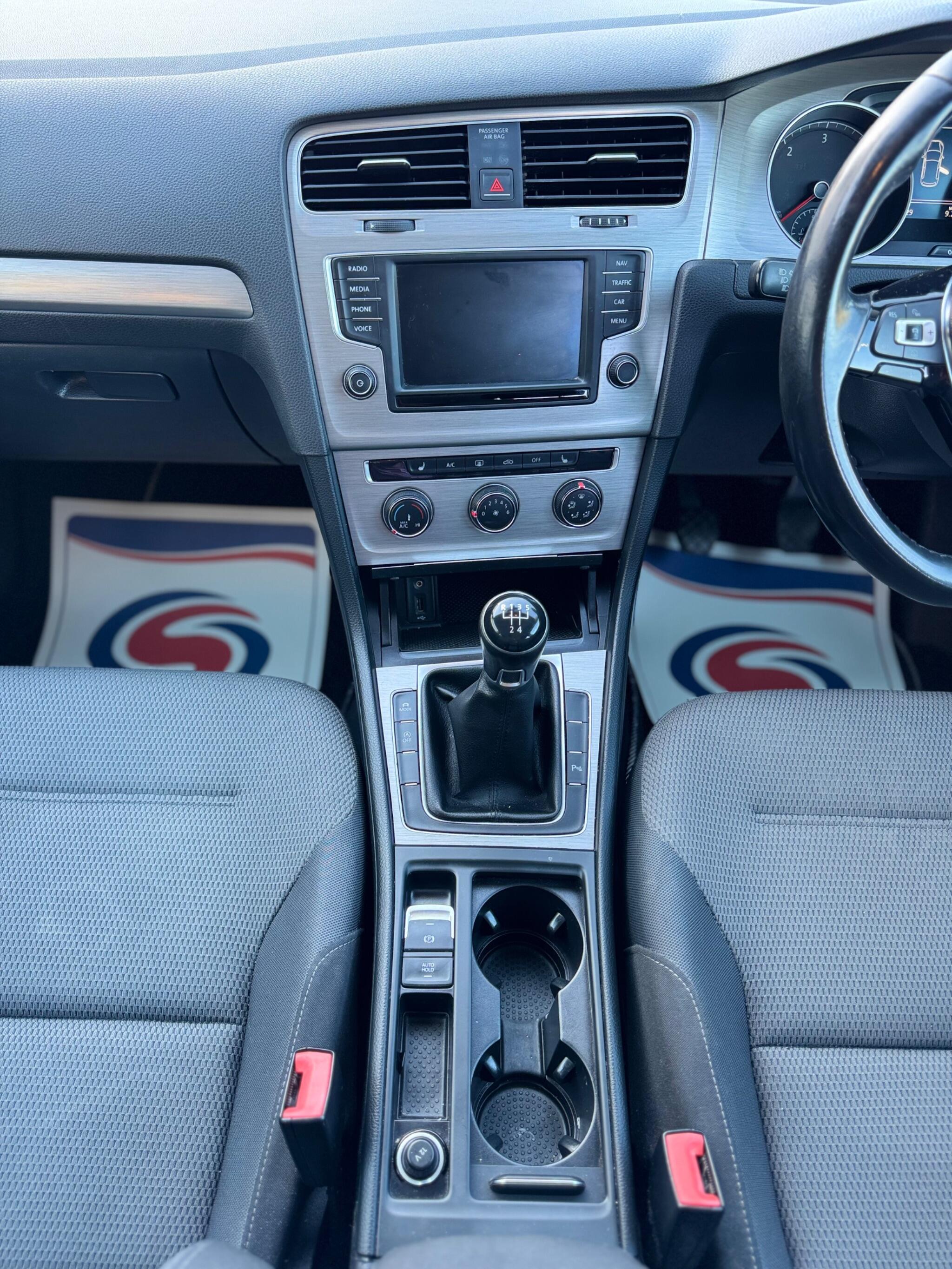 Volkswagen Golf view 17