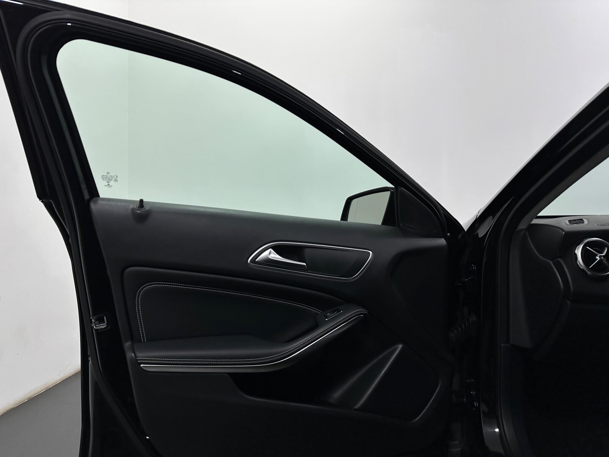 Mercedes-Benz Gla view 36