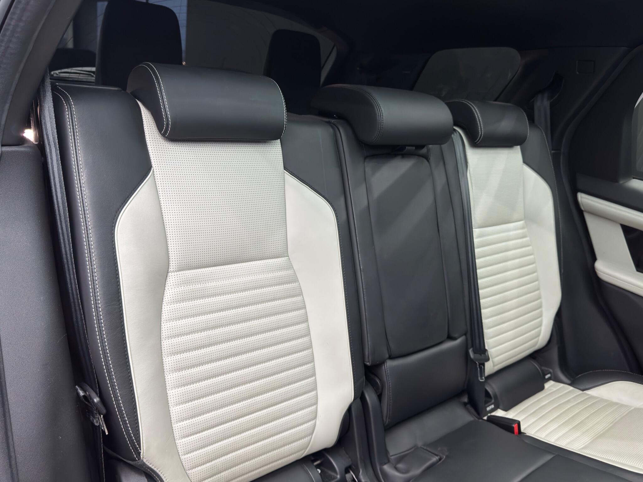 Land Rover Discovery Sport view 14