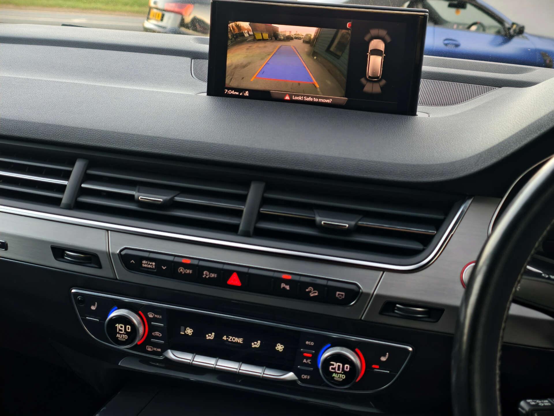 Audi SQ7 view 28