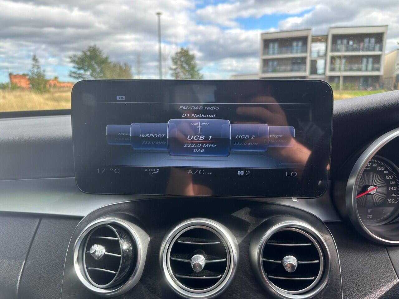 Mercedes-Benz C-Class view 32