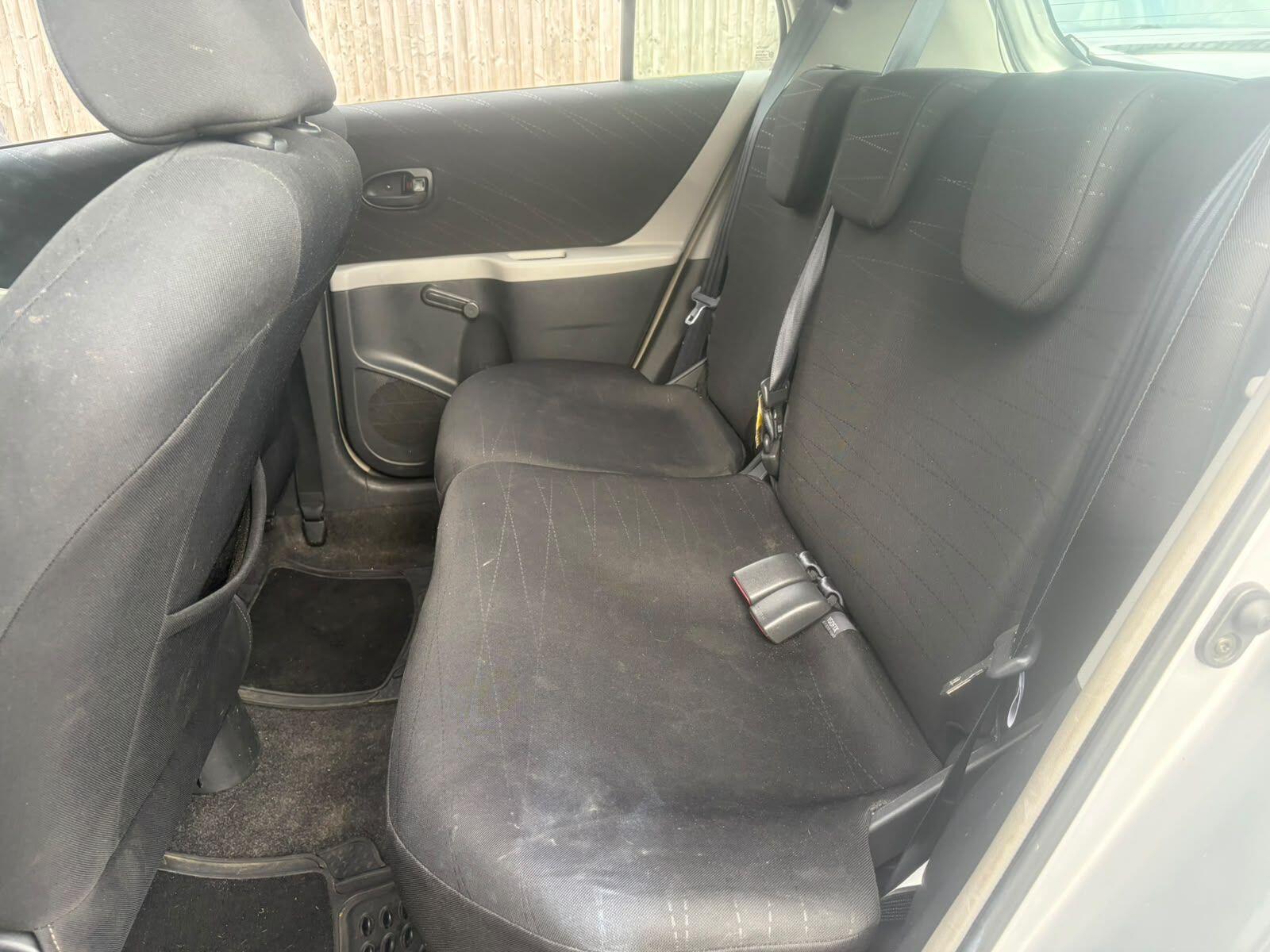 Toyota Yaris view 15