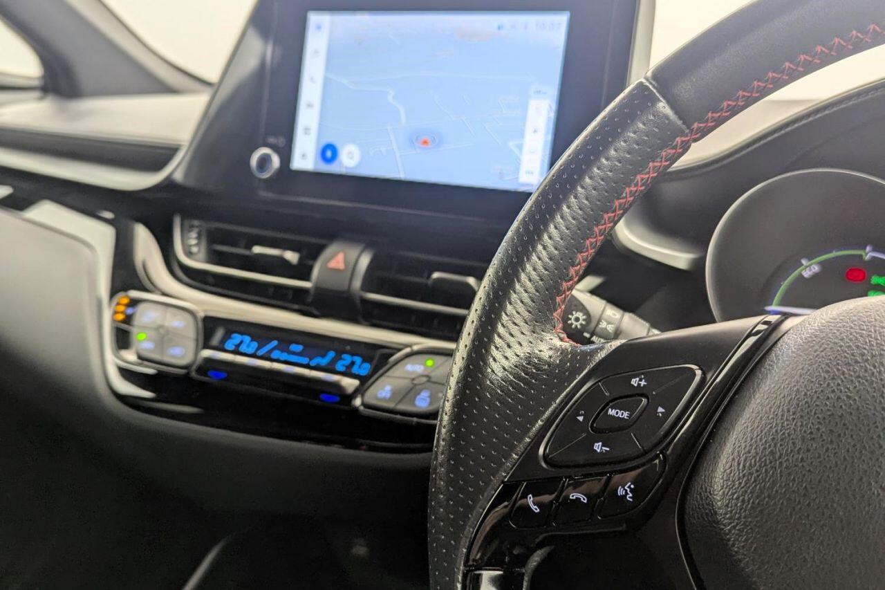 Toyota C-HR view 13