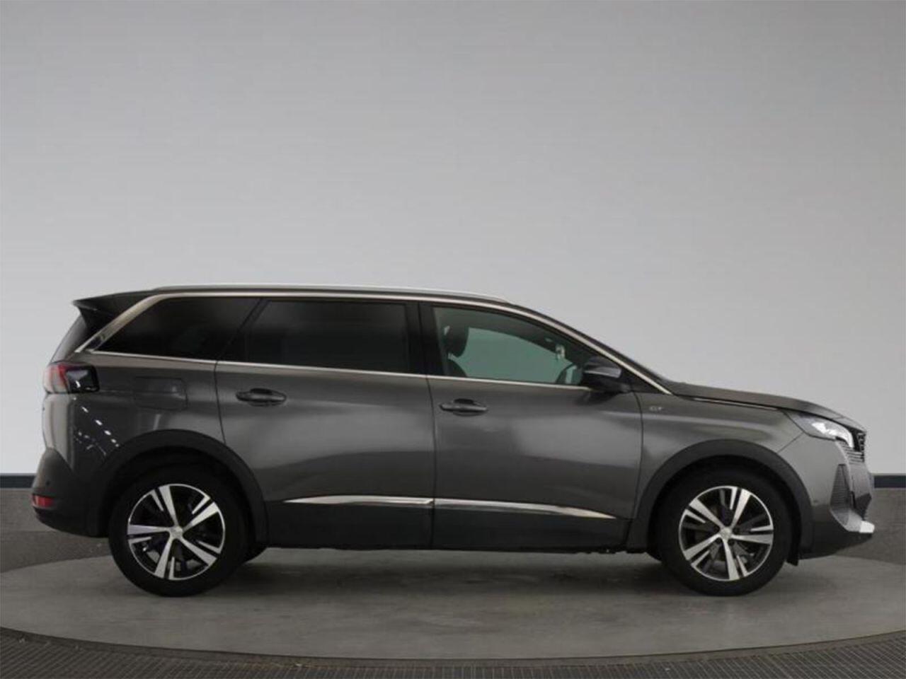 Peugeot 5008 view 2