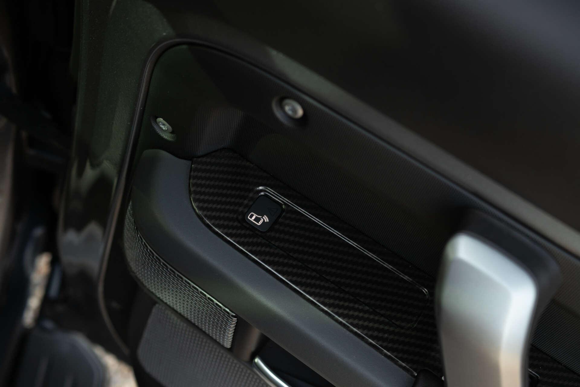 Land Rover Defender view 34