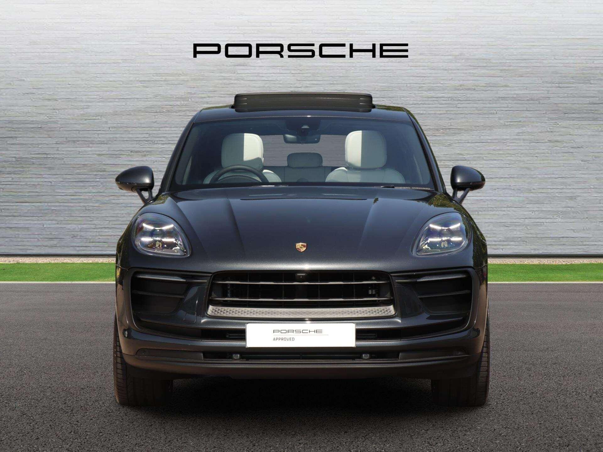 Porsche Macan view 8