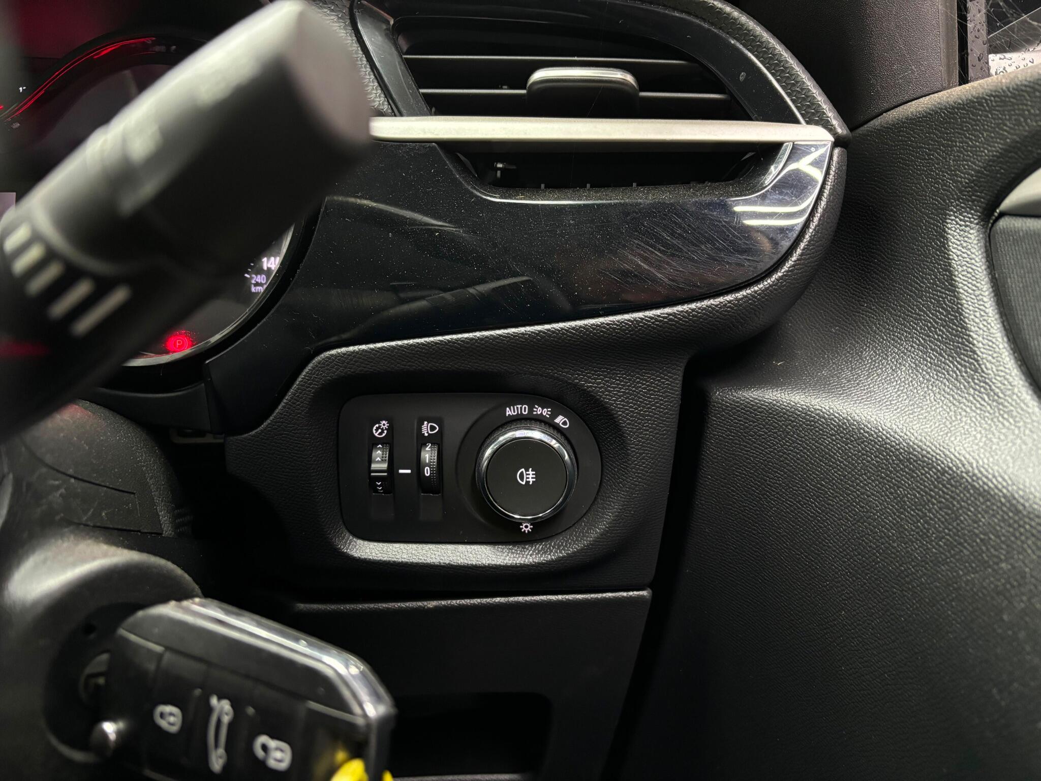 Vauxhall Corsa view 18