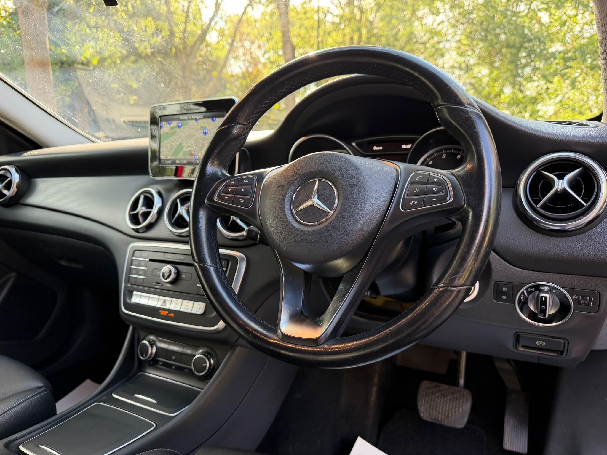 Mercedes-Benz Gla view 12