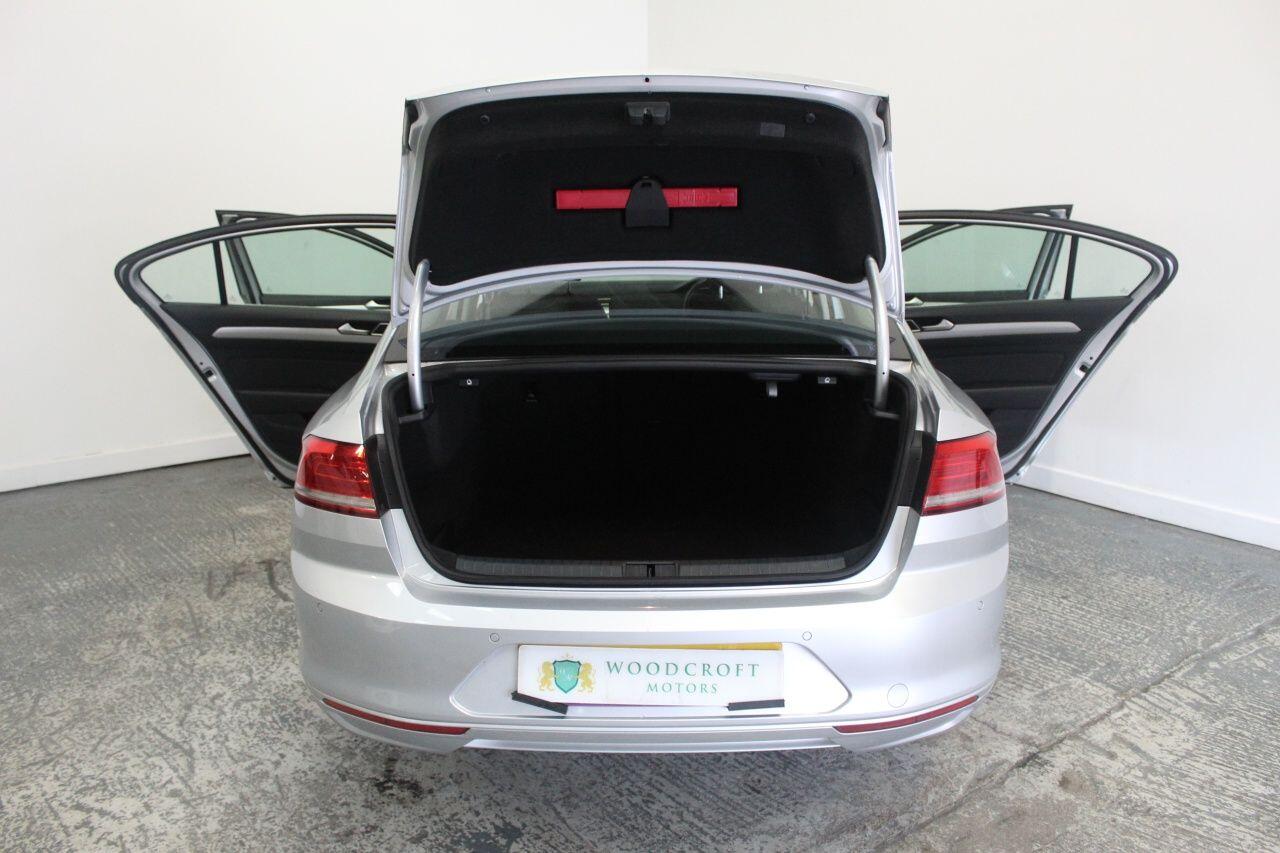 Volkswagen Passat view 23