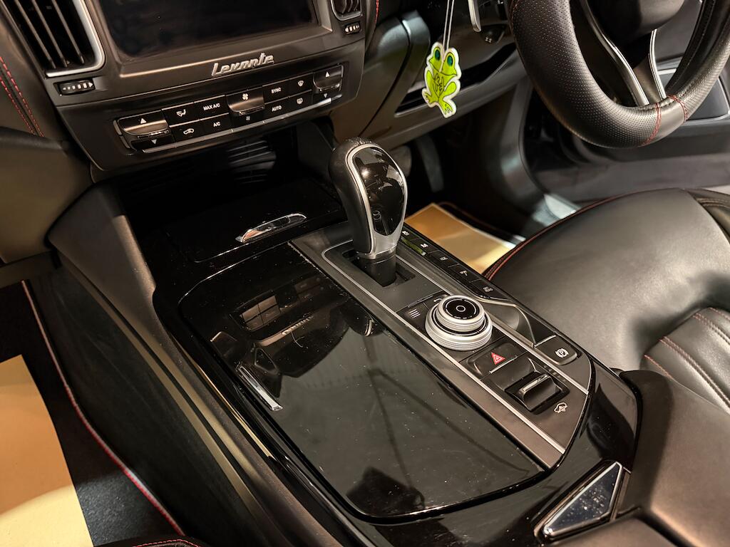 Maserati Levante view 35