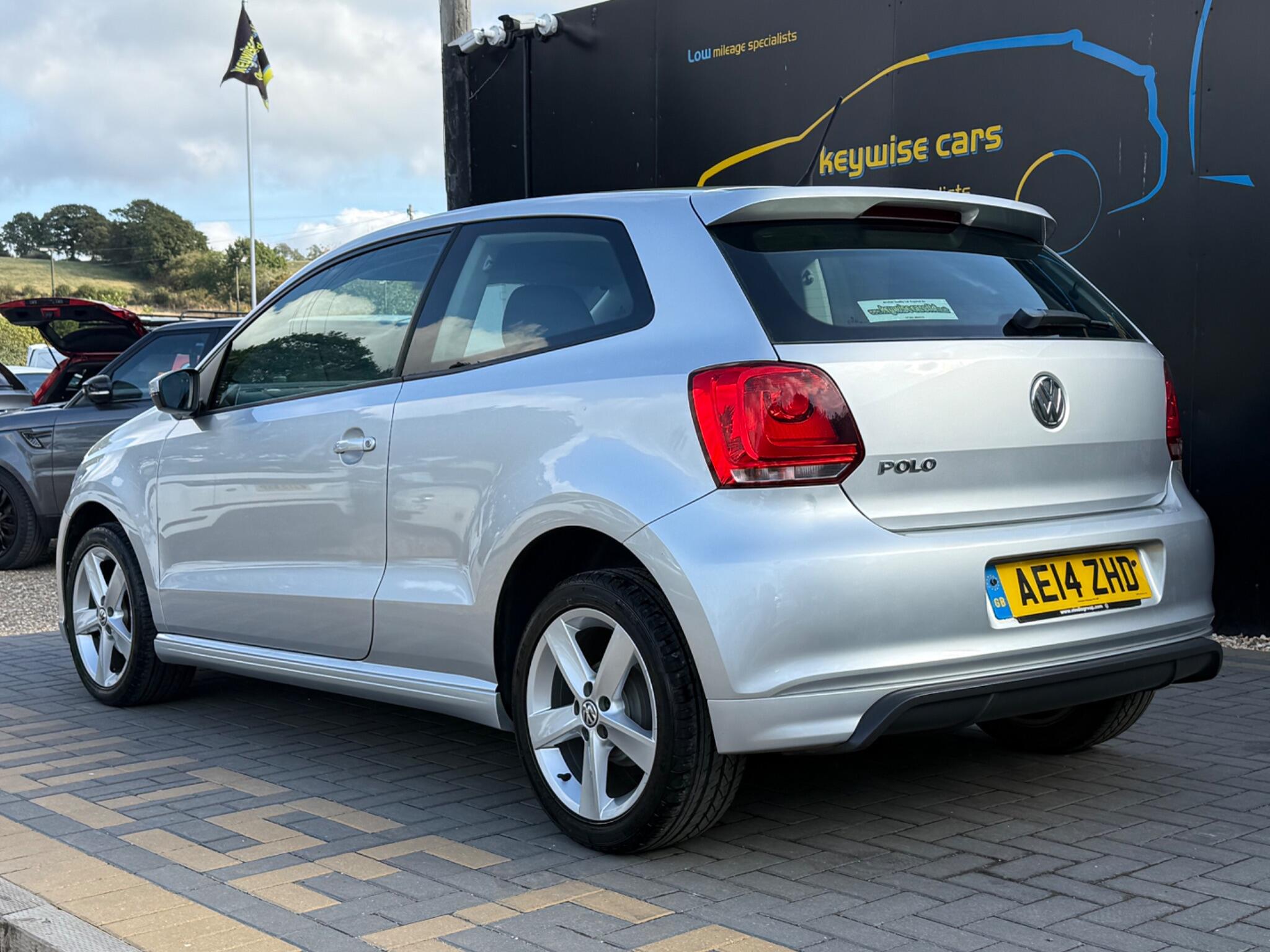 Volkswagen Polo view 3