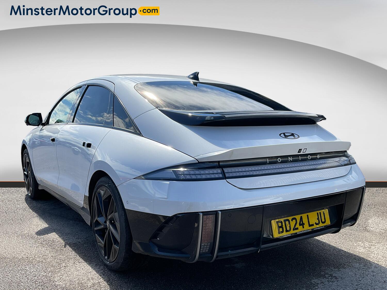 Hyundai Ioniq 6 view 4