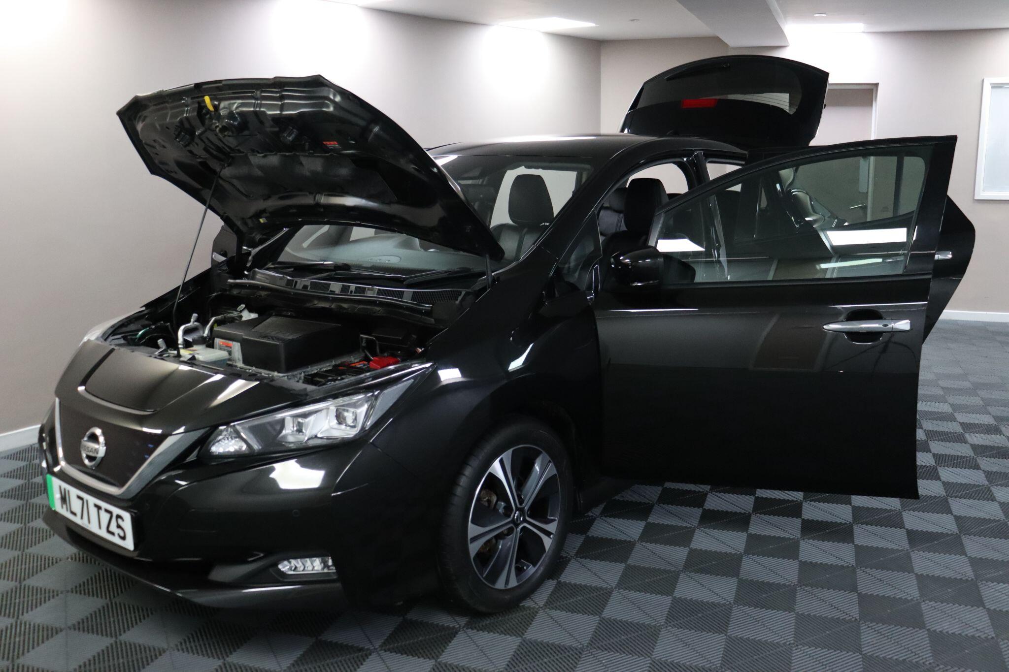 Nissan Leaf view 16