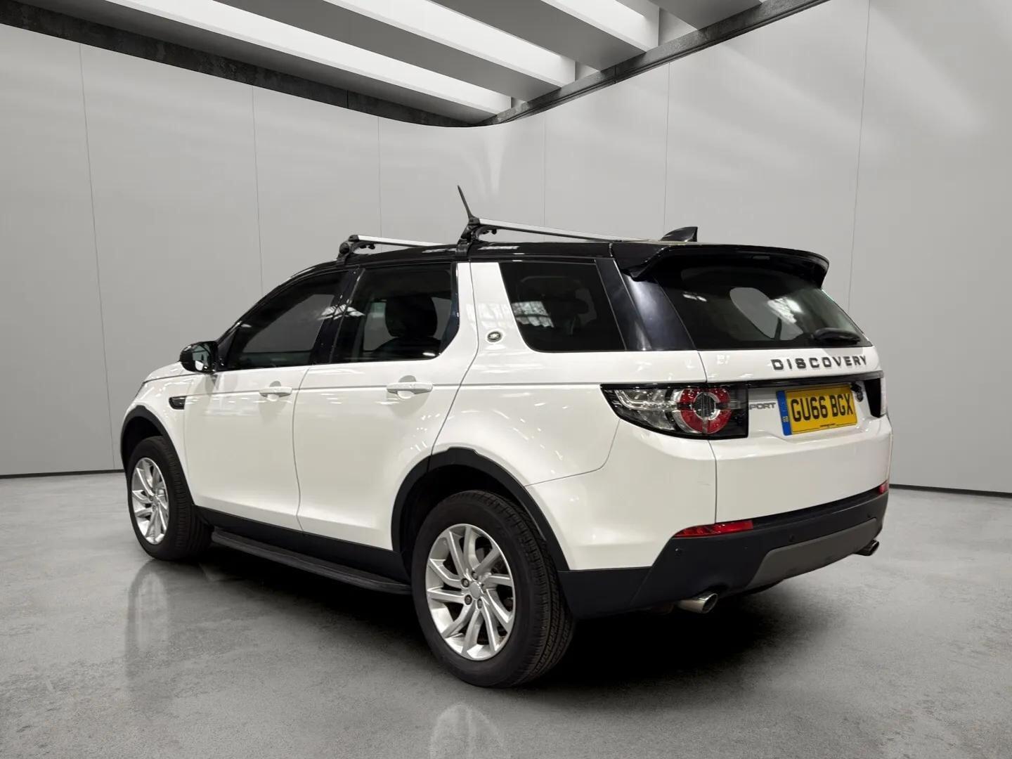 Land Rover Discovery Sport view 4