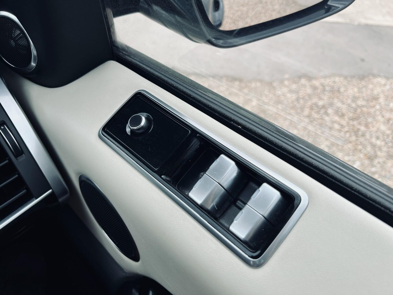 Land Rover Range Rover Sport view 30