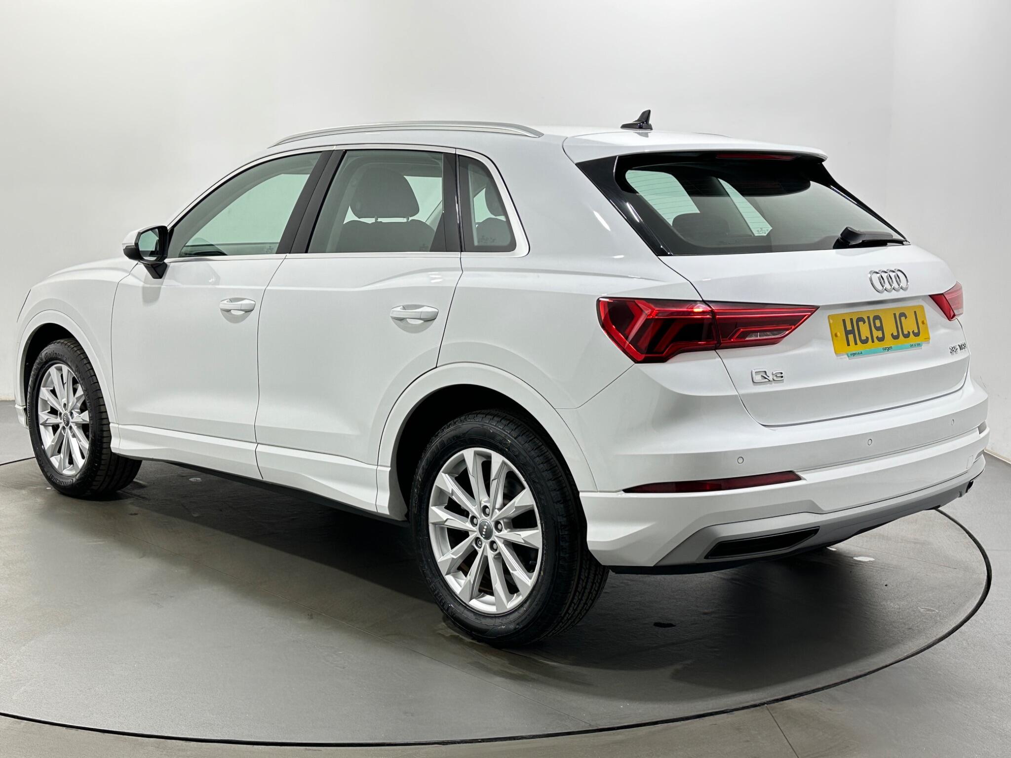 Audi Q3 view 6