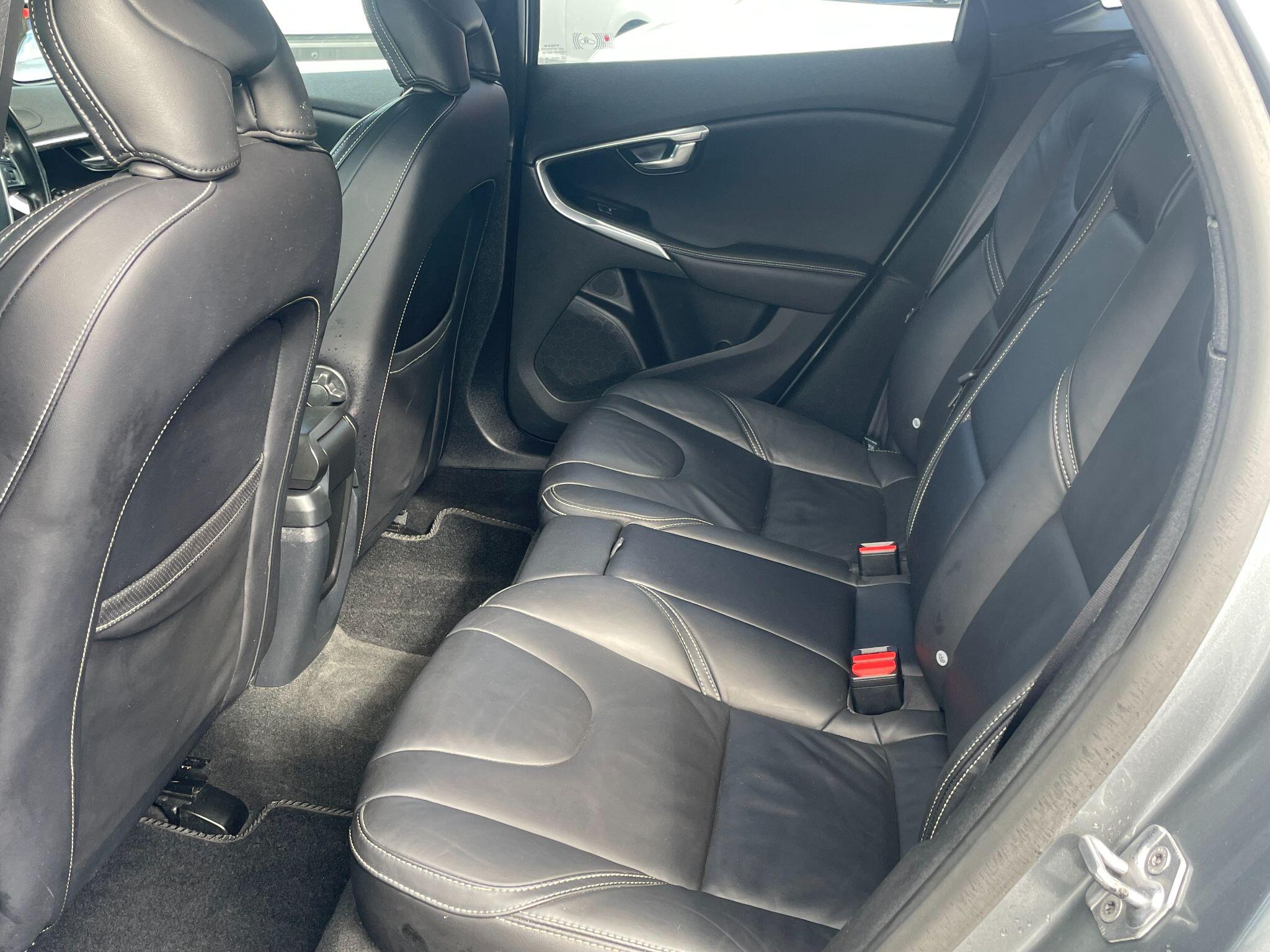 Volvo V40 view 24