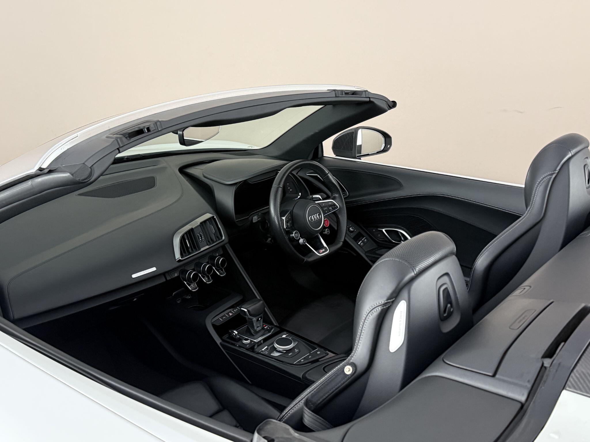 Audi R8 view 17