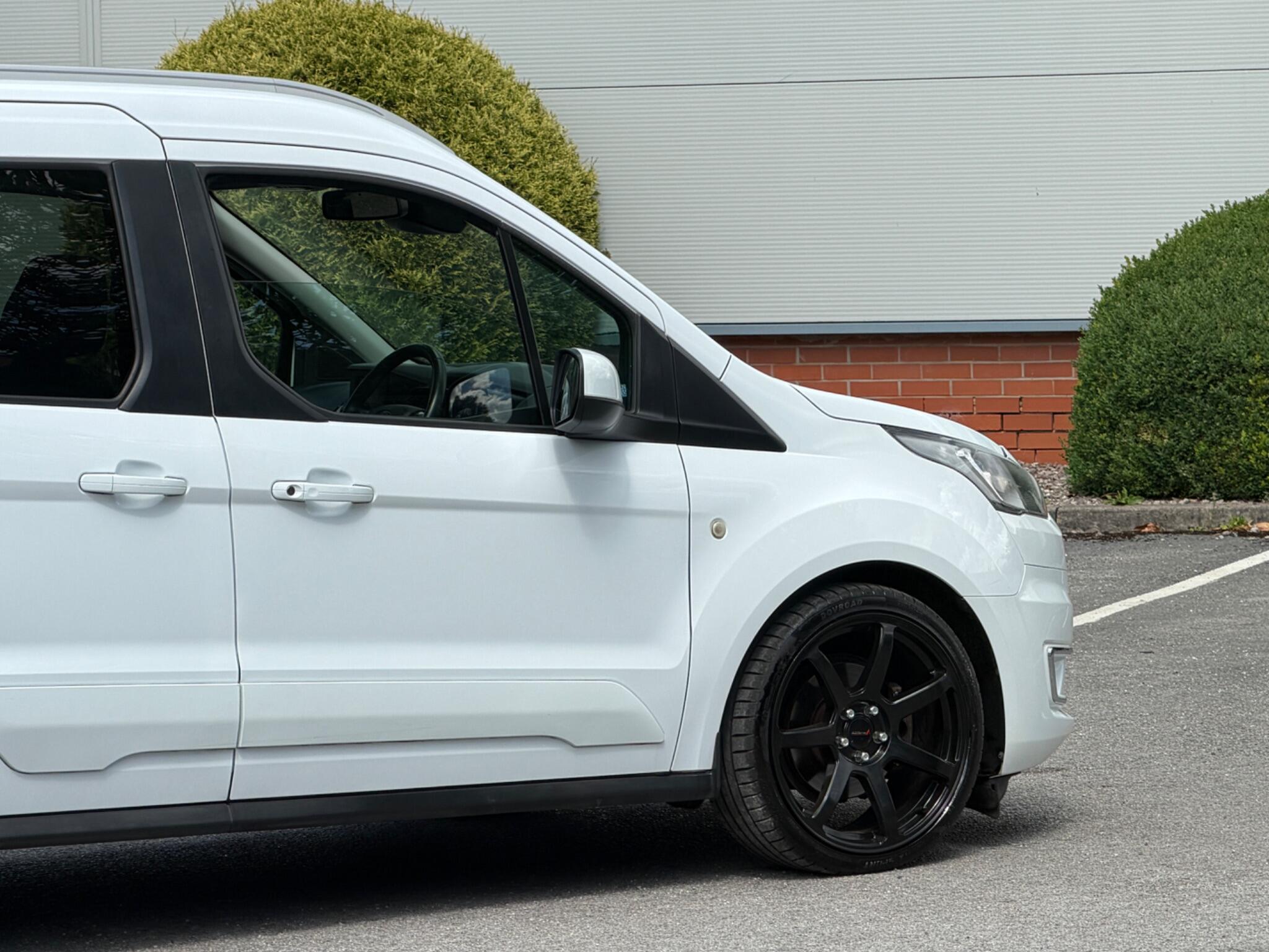 Ford Tourneo Connect view 39