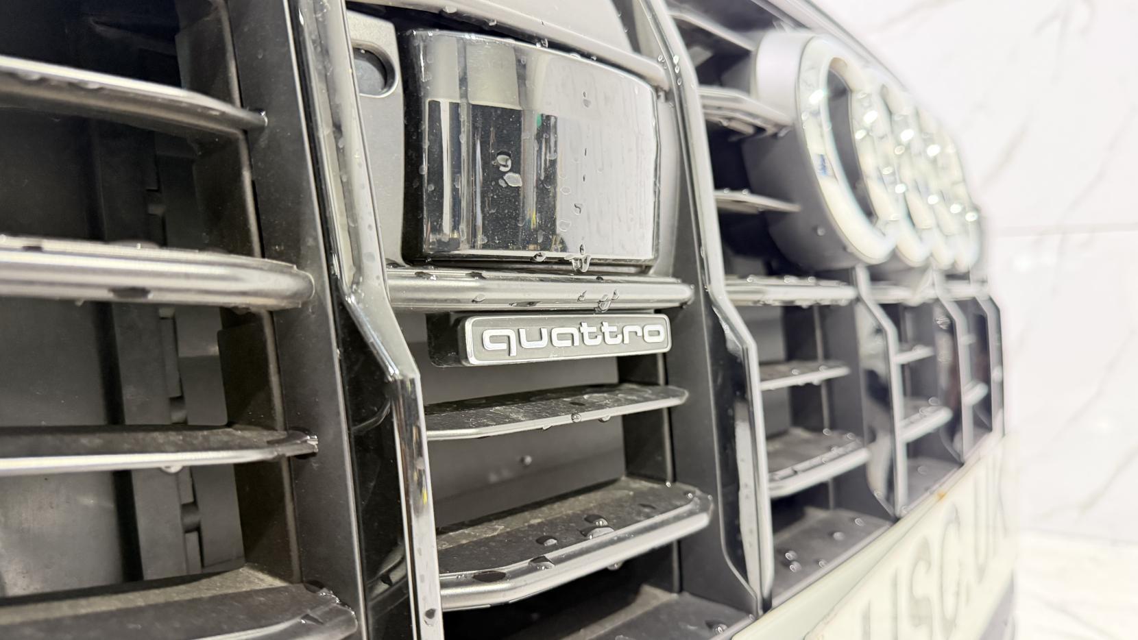 Audi Q7 view 46
