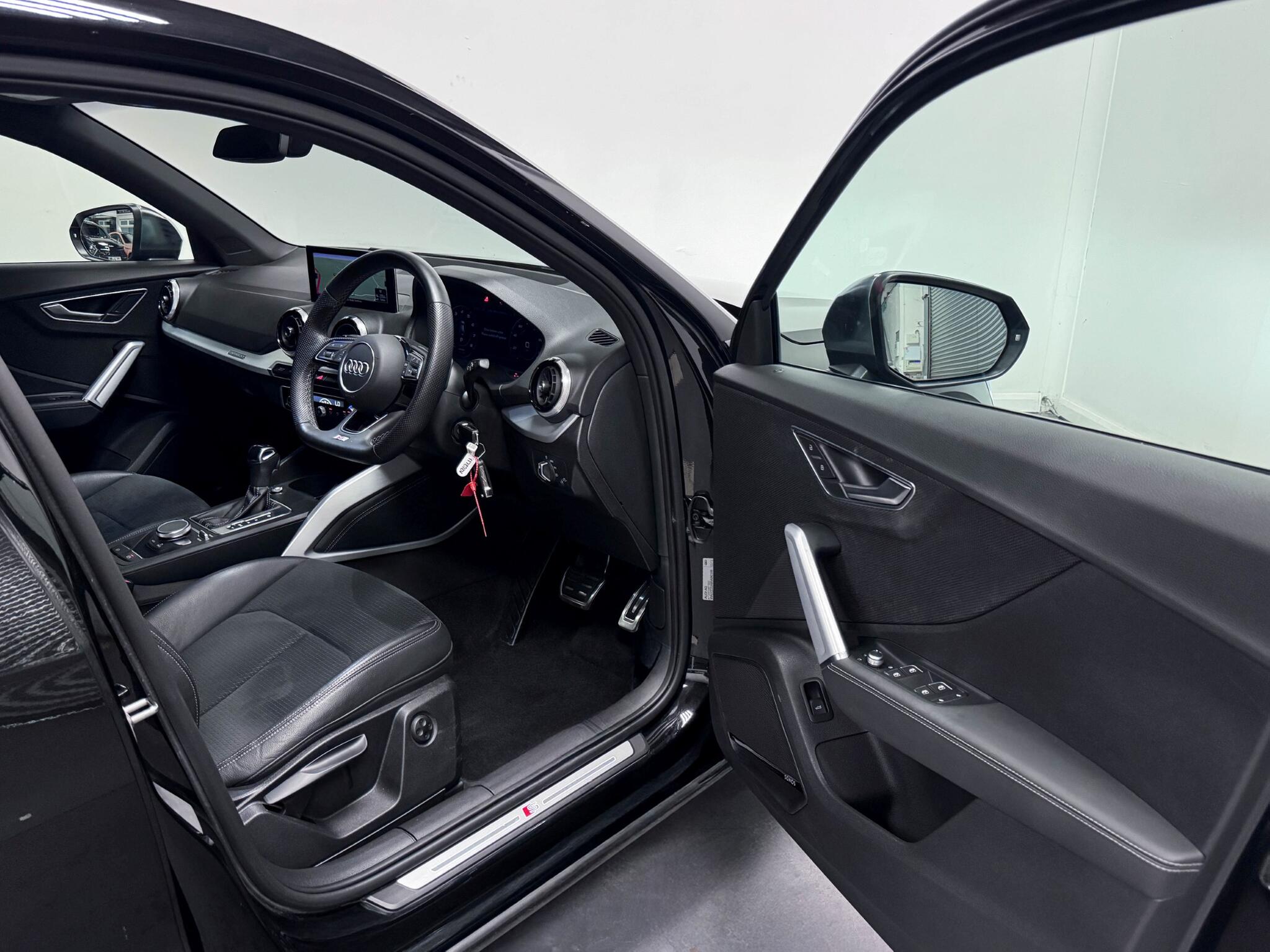 Audi SQ2 view 23