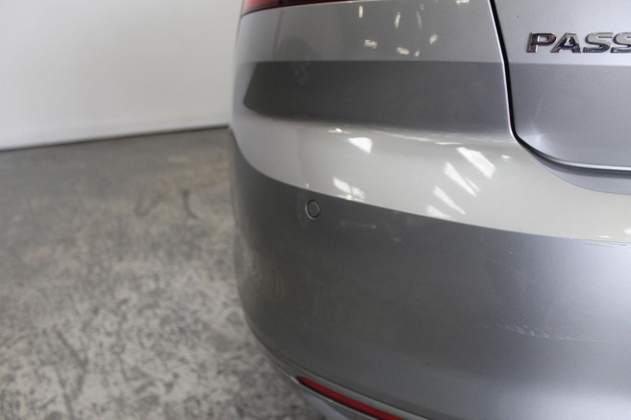 Volkswagen Passat view 17