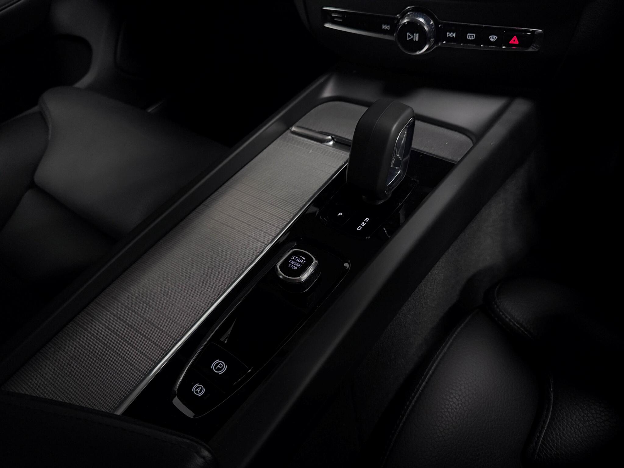 Volvo V60 Cross Country view 39