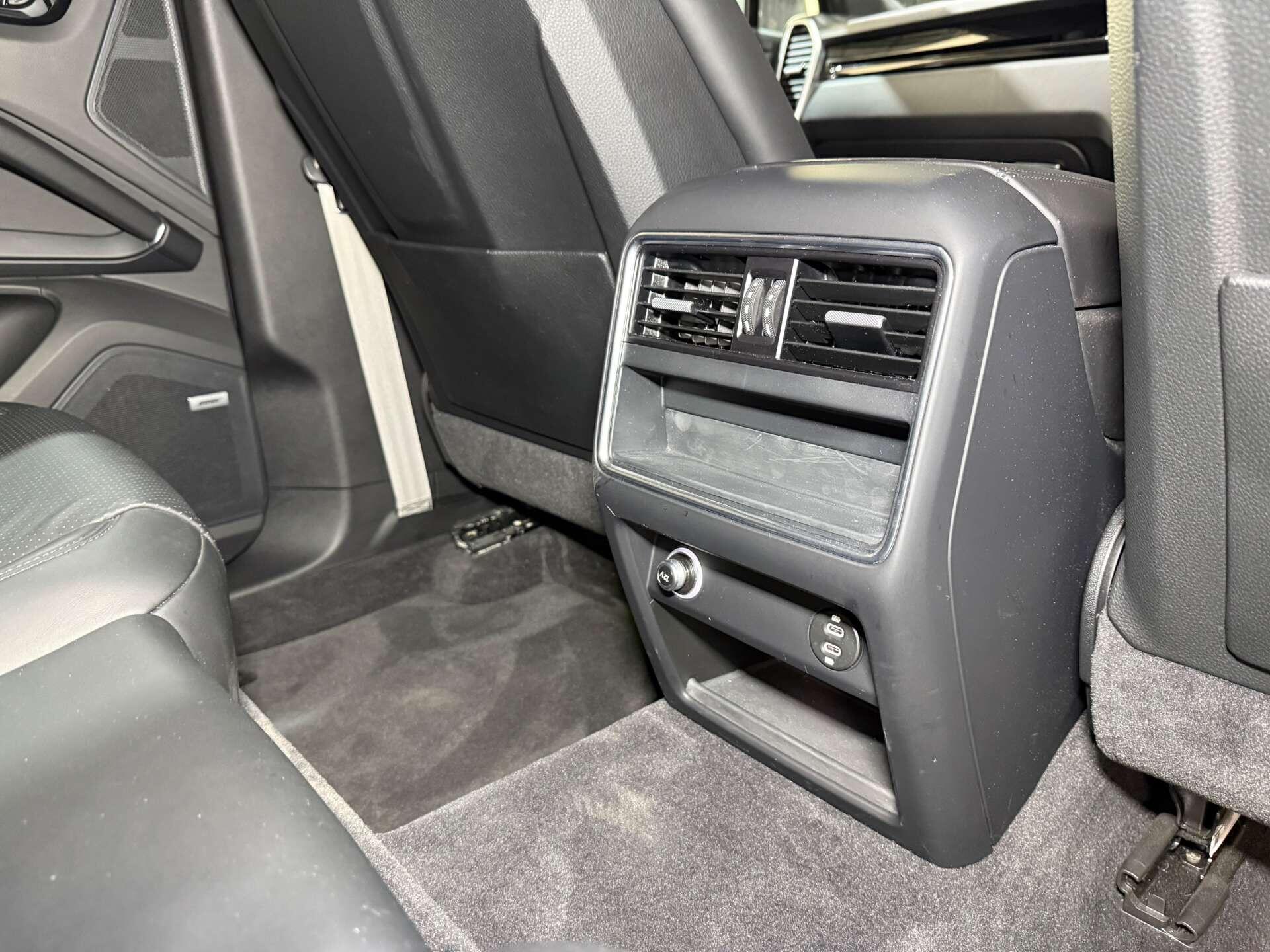Porsche Cayenne view 24