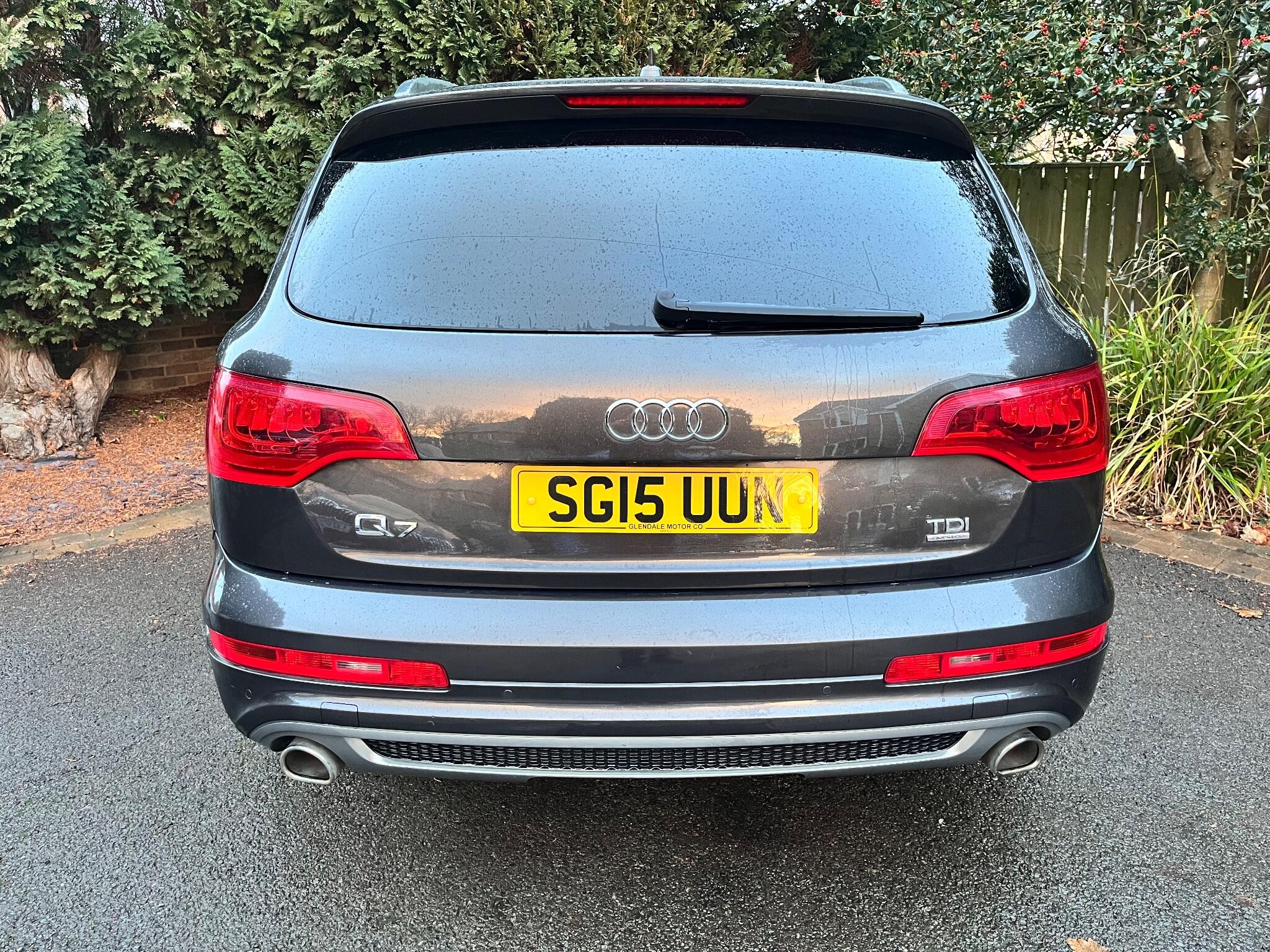 Audi Q7 view 13