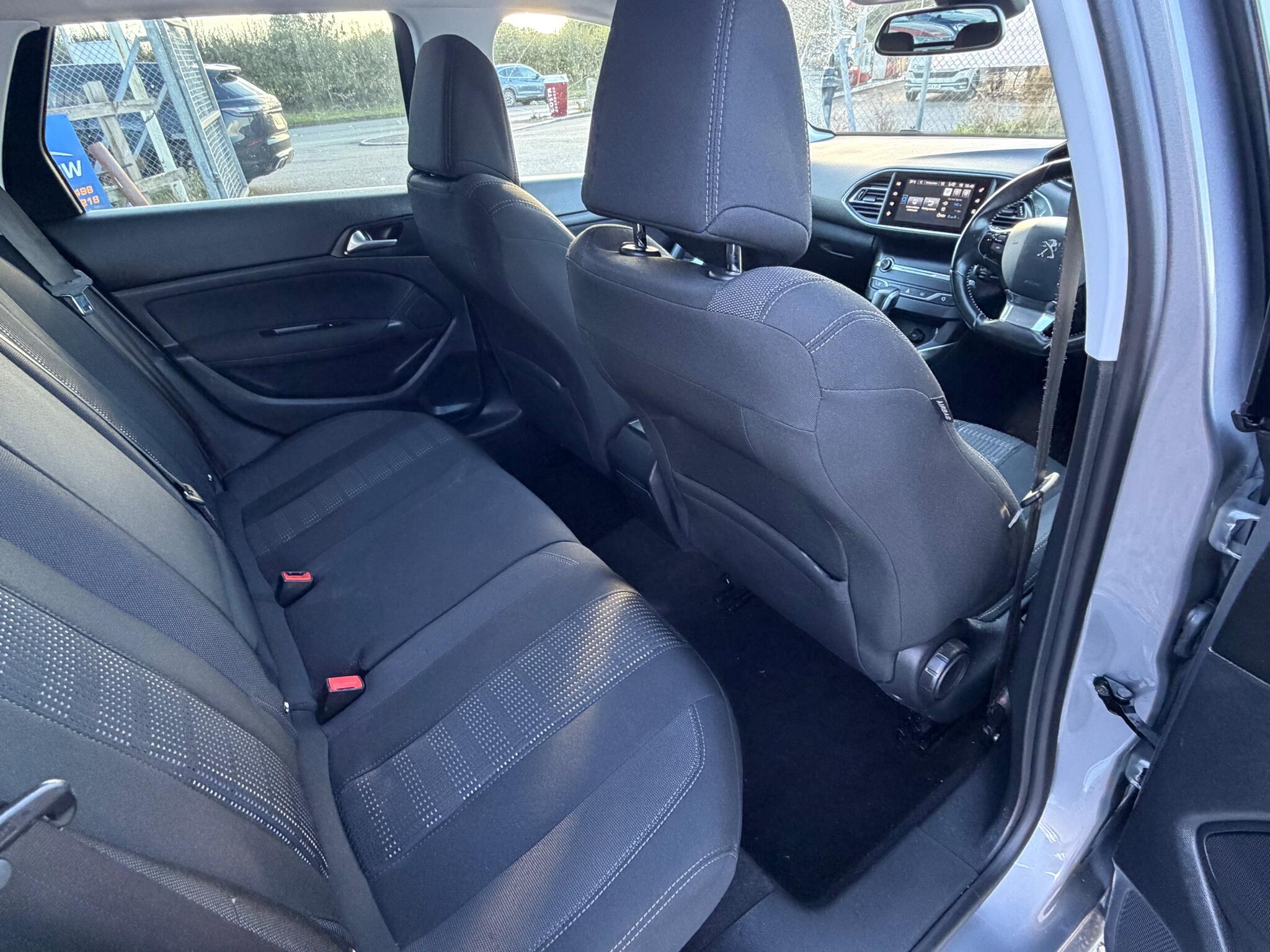 Peugeot 308 view 12