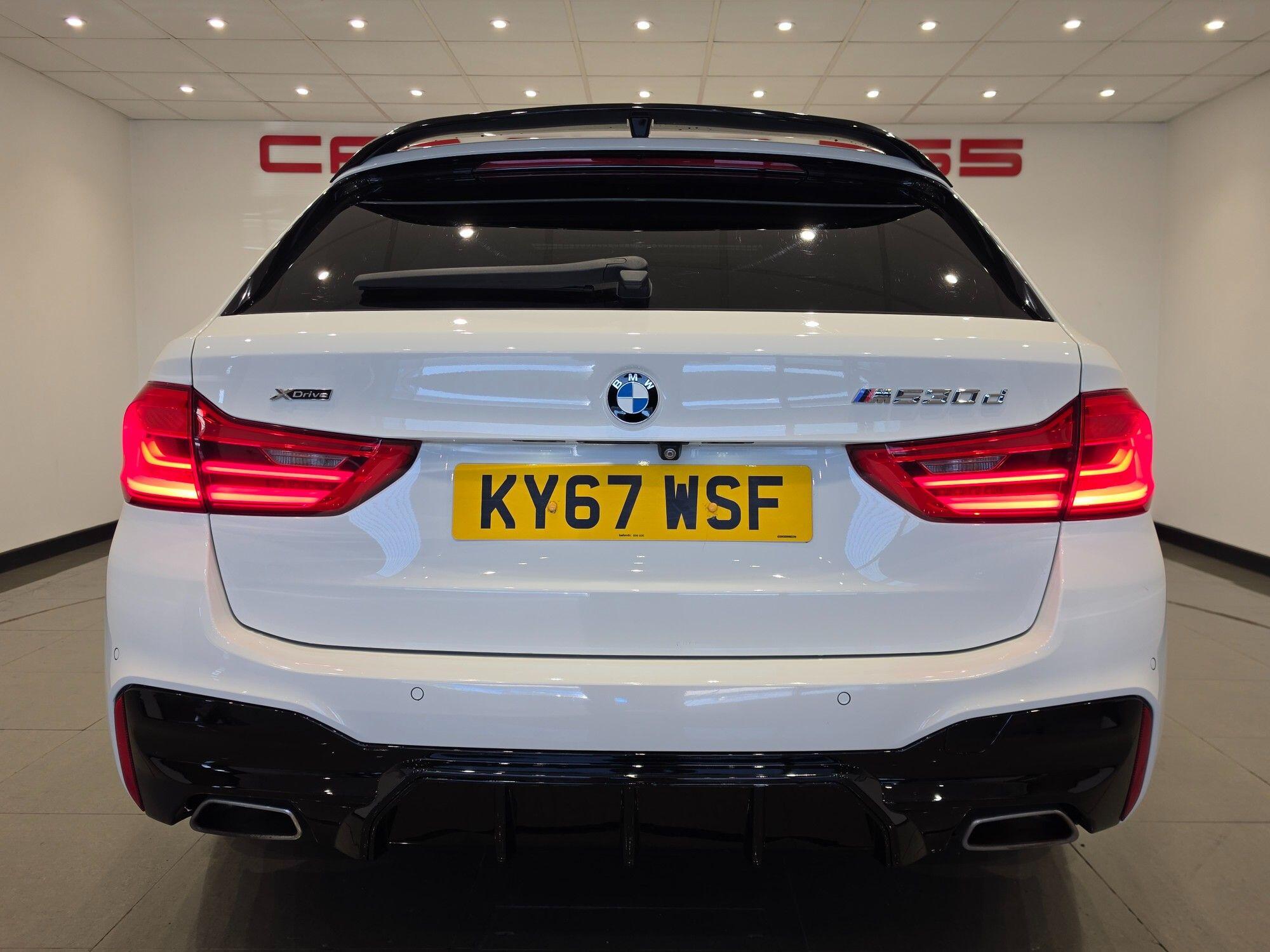 BMW 5 Series view 11