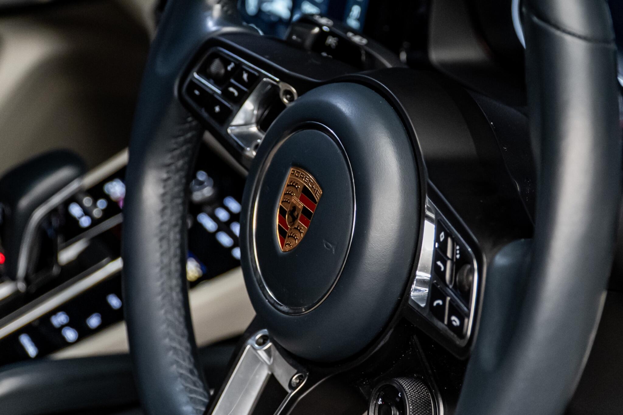 Porsche Cayenne view 36