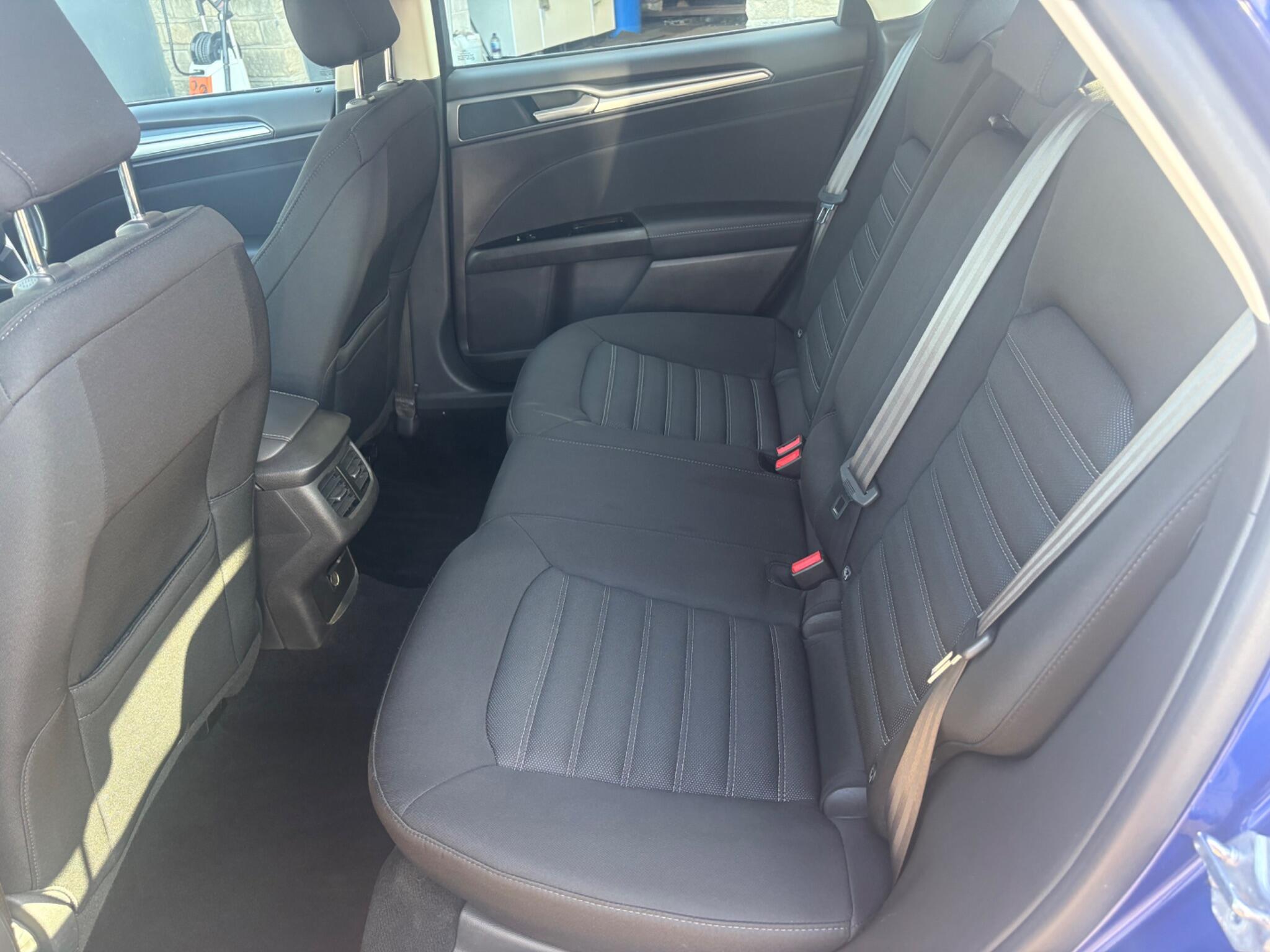 Ford Mondeo view 13