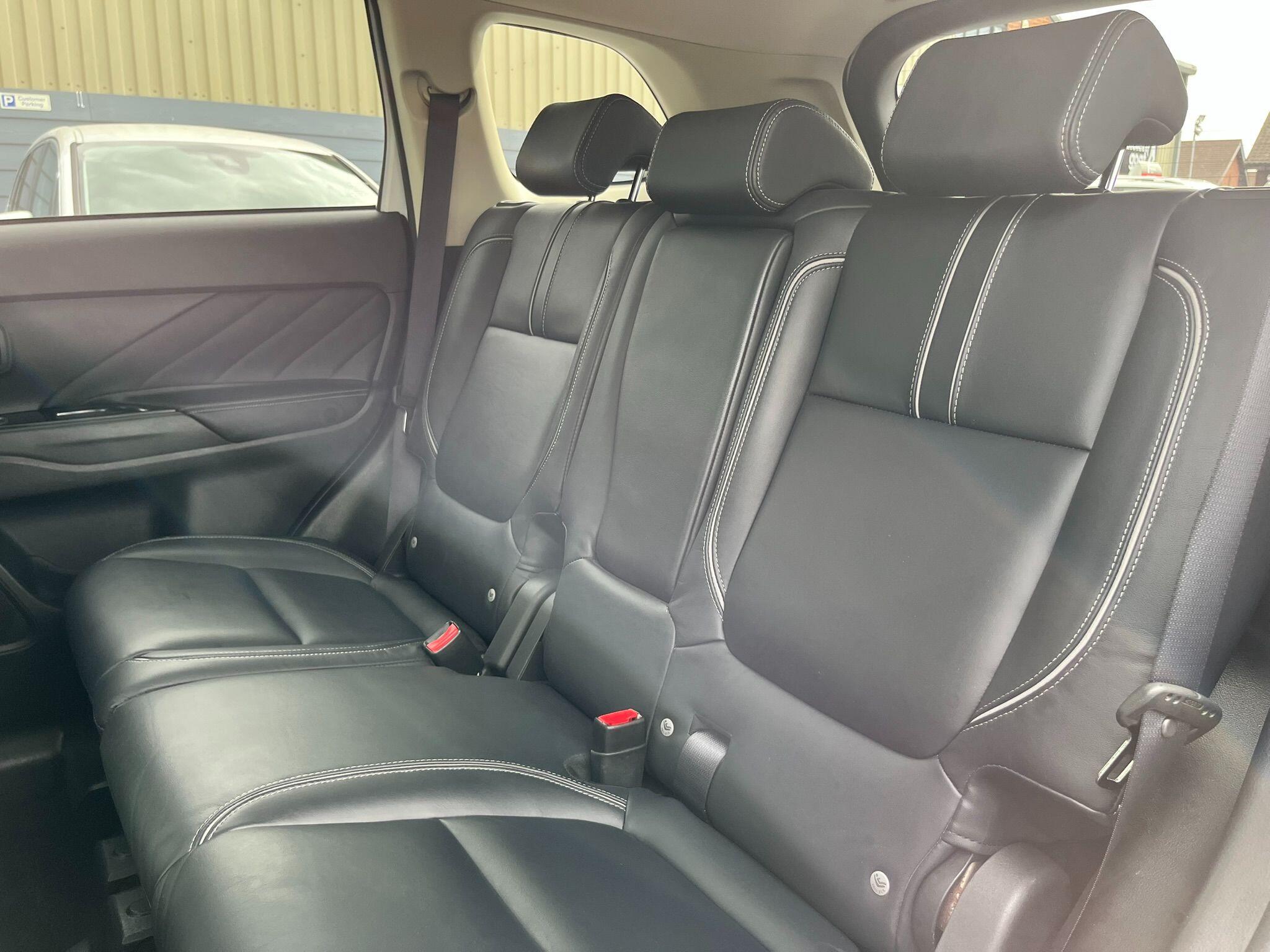 Mitsubishi Outlander view 33
