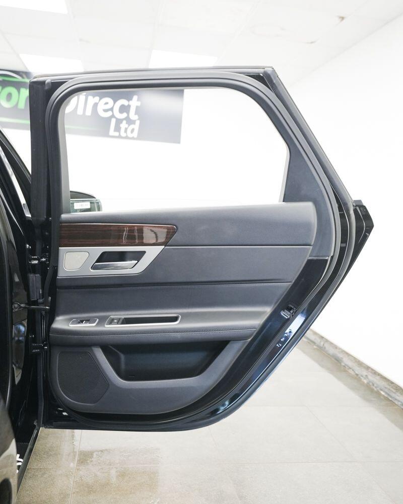 Jaguar XF view 18