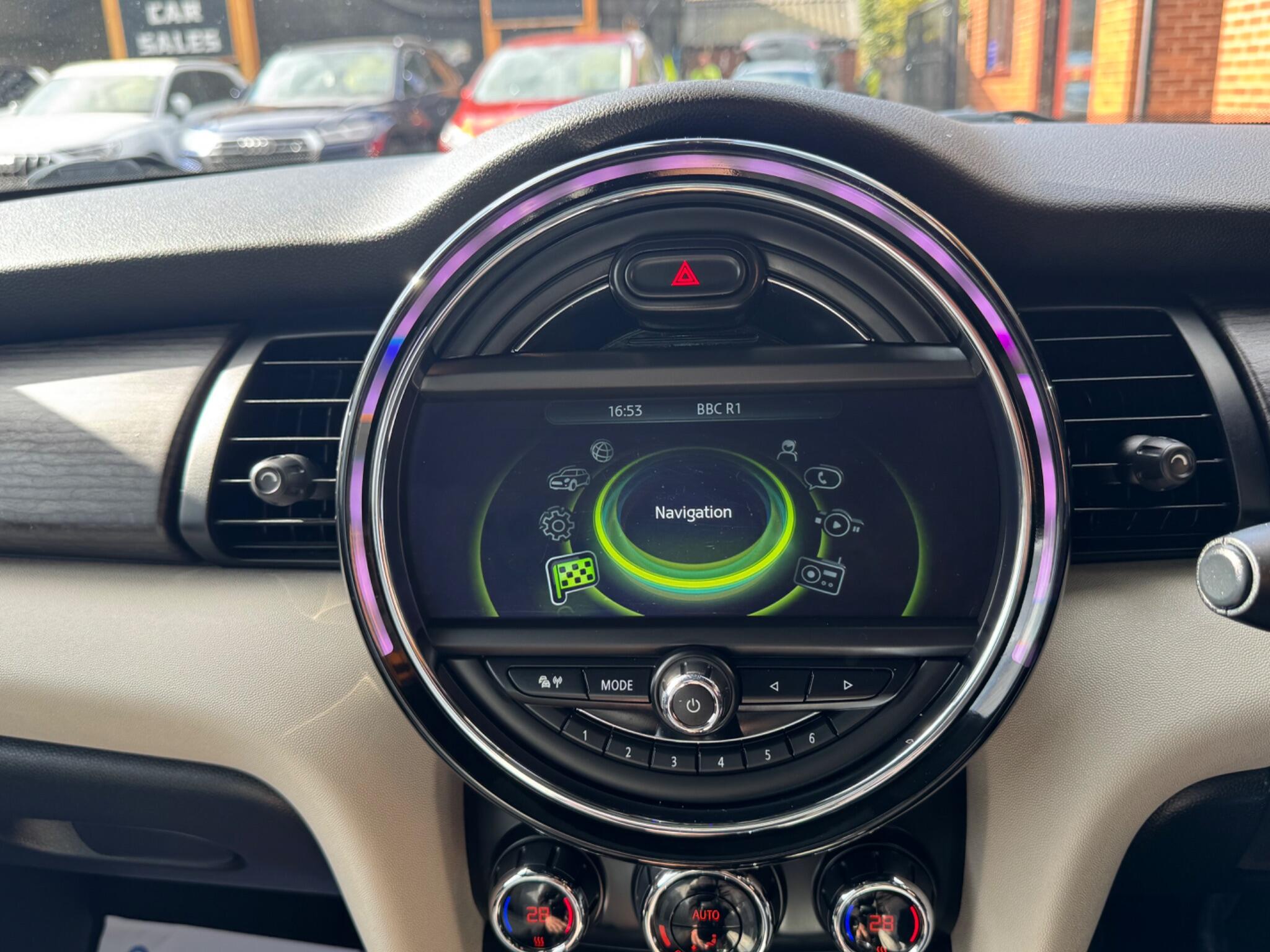 Mini Hatch view 31
