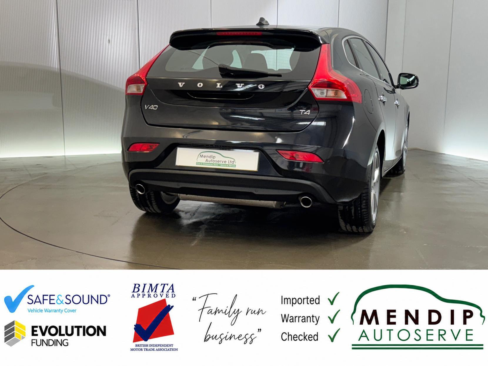 Volvo V40 view 23