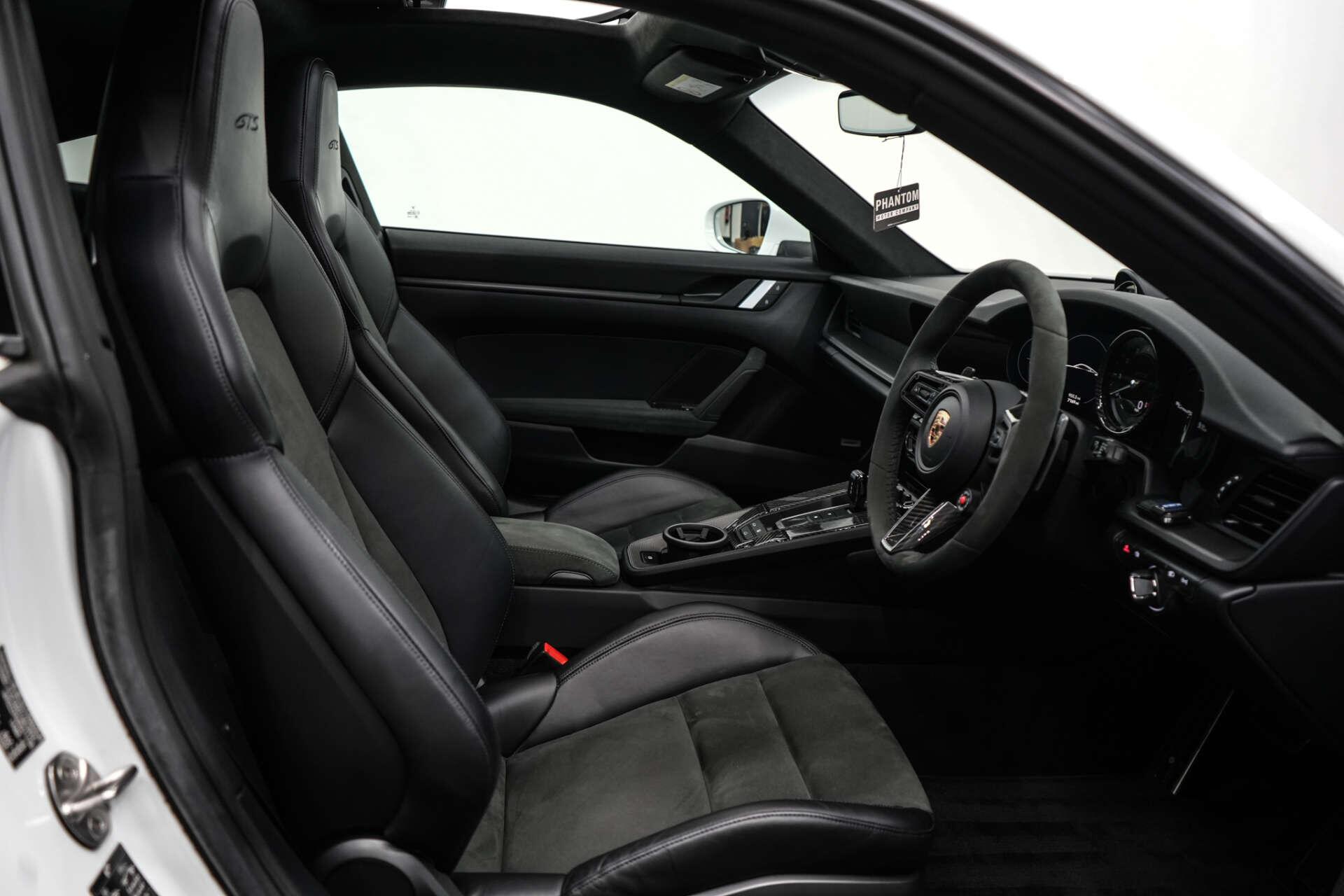 Porsche 911 view 24