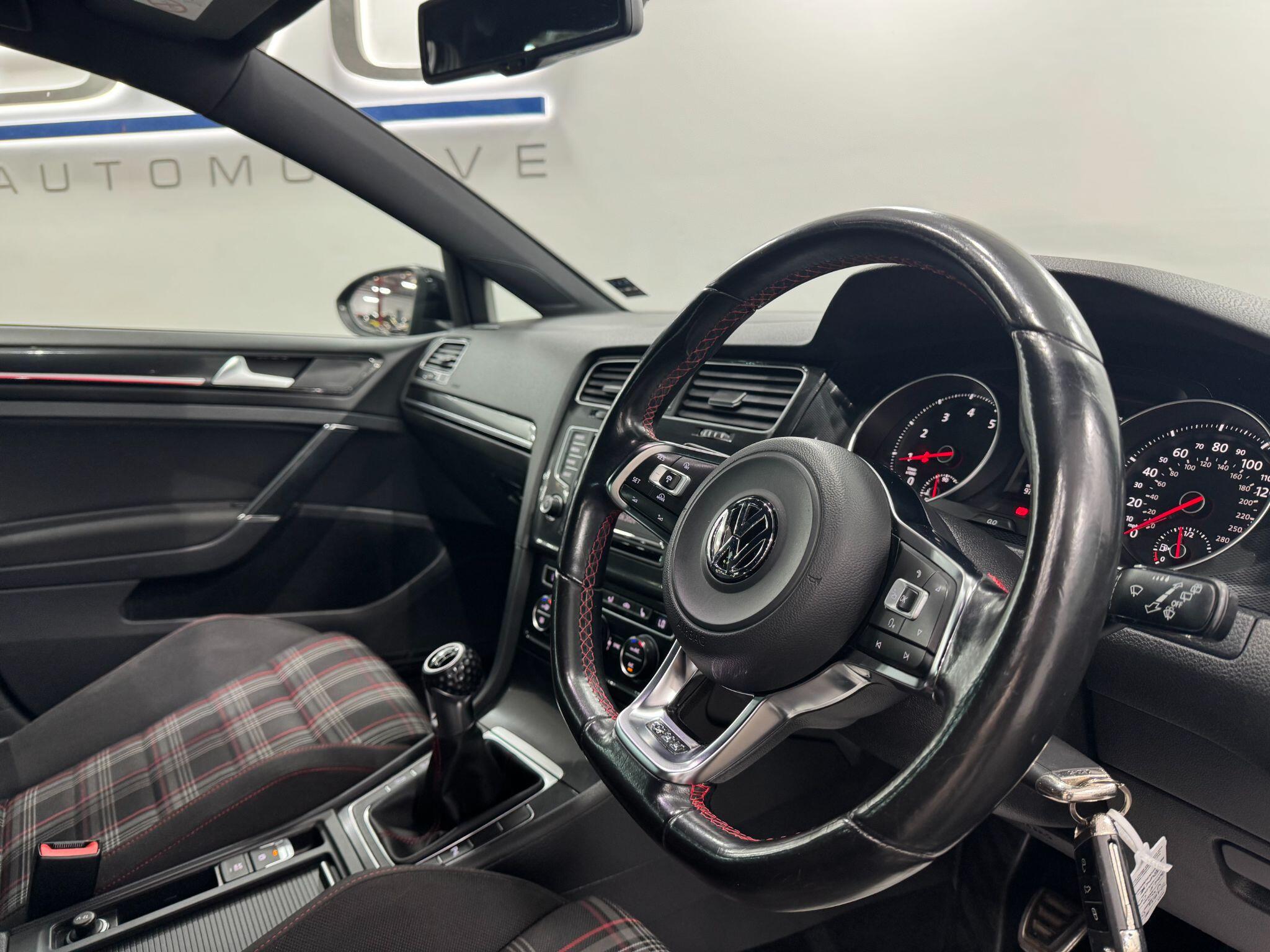 Volkswagen Golf view 19