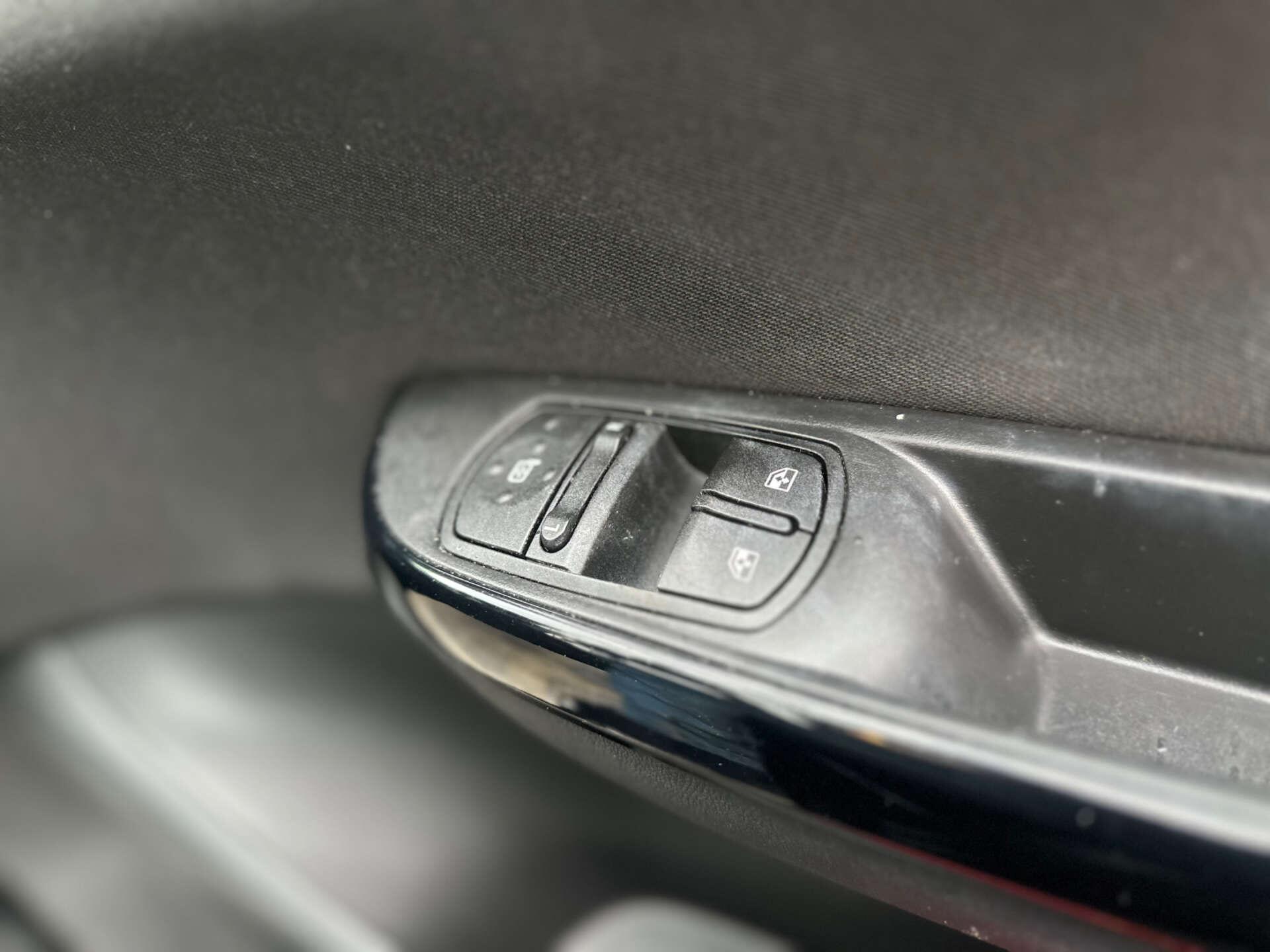 Vauxhall Corsa view 33