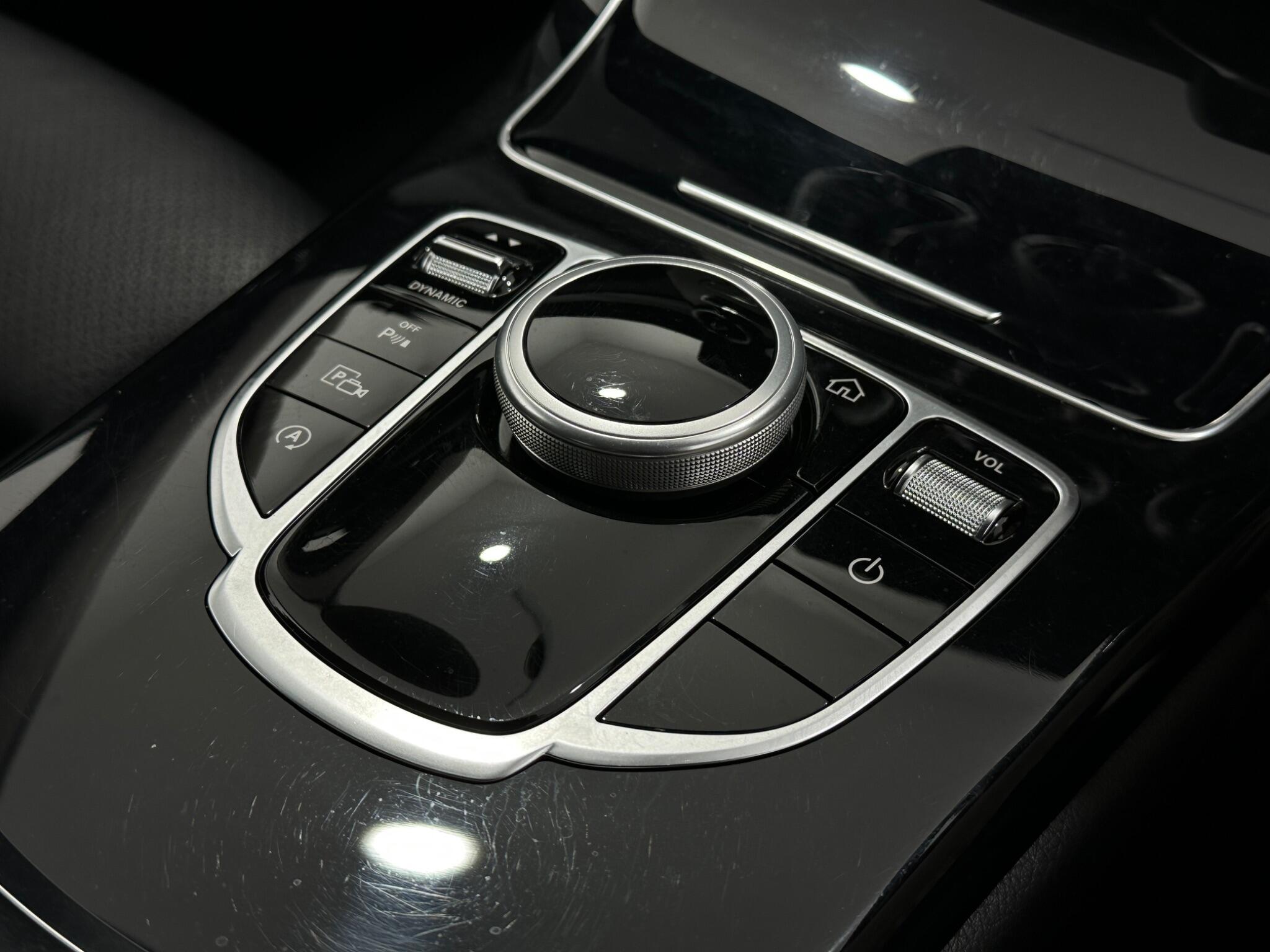 Mercedes-Benz C-Class view 22