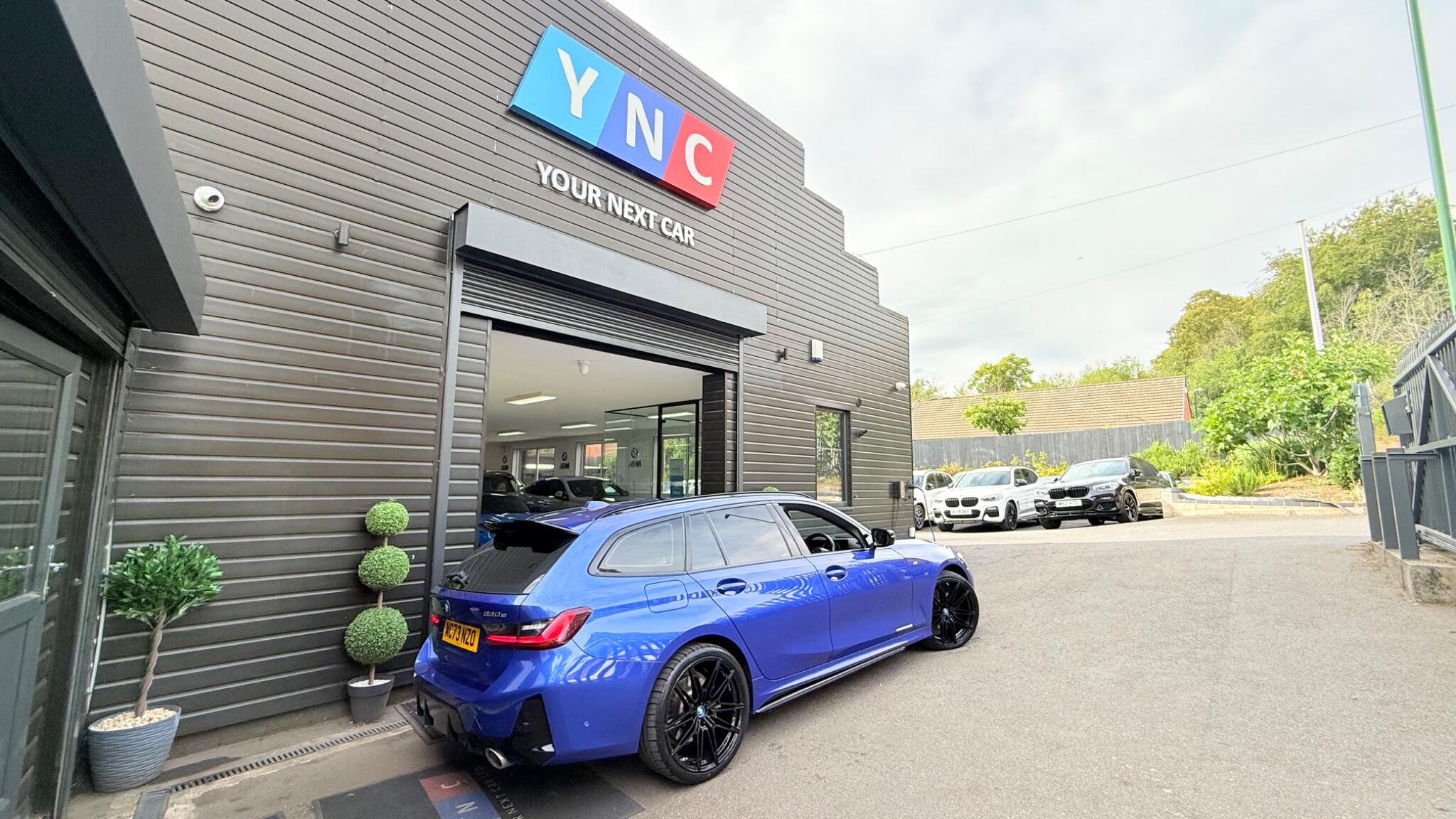 BMW 3 Series view 24
