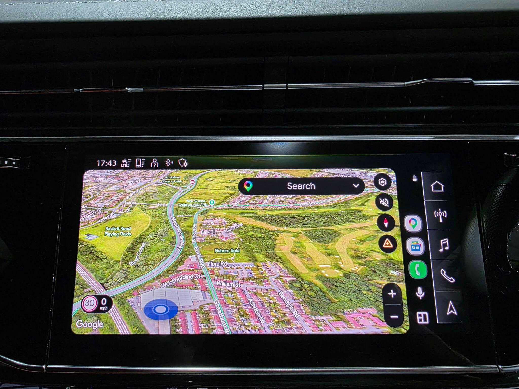 Audi SQ8 view 9