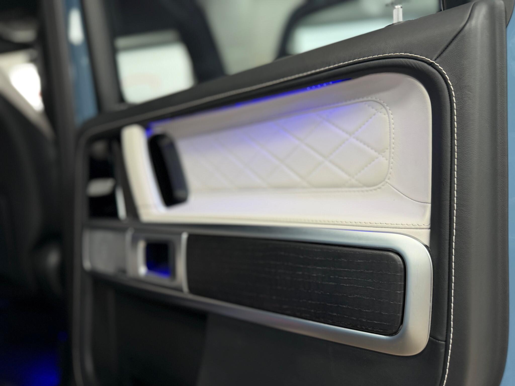 Mercedes-Benz G-Class view 24