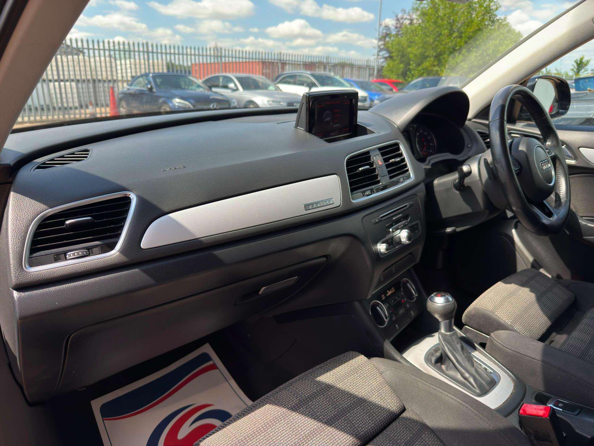 Audi Q3 view 45