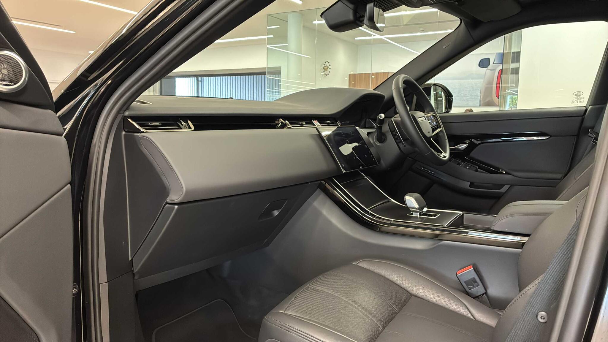 Land Rover Range Rover Evoque view 3